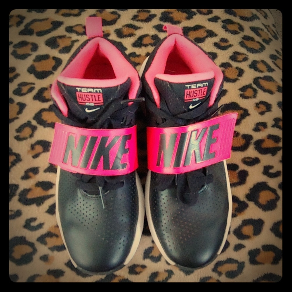 Nike girls size 5Y sneakers - Picture 1 of 2